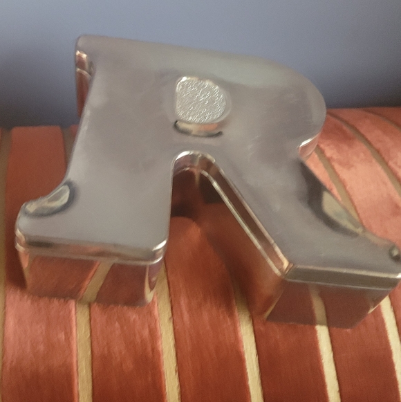 Vintage Letter R Box - Picture 2 of 9